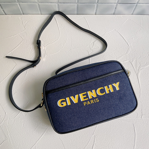 Givenchy-95d3257e